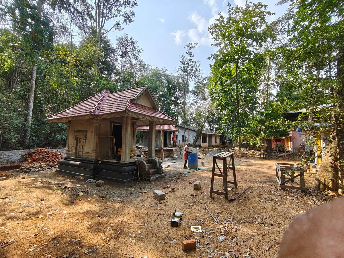 ക്ഷേത്ര നിർമ്മാണ ദൃശ്യം — ഏപ്രിൽ 2026