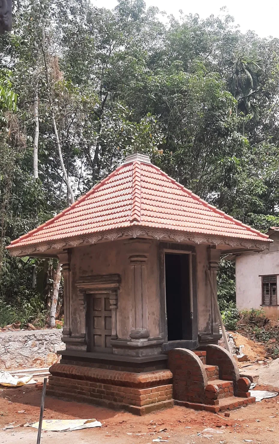 ക്ഷേത്ര നിർമ്മാണ ദൃശ്യം — ഏപ്രിൽ 2026