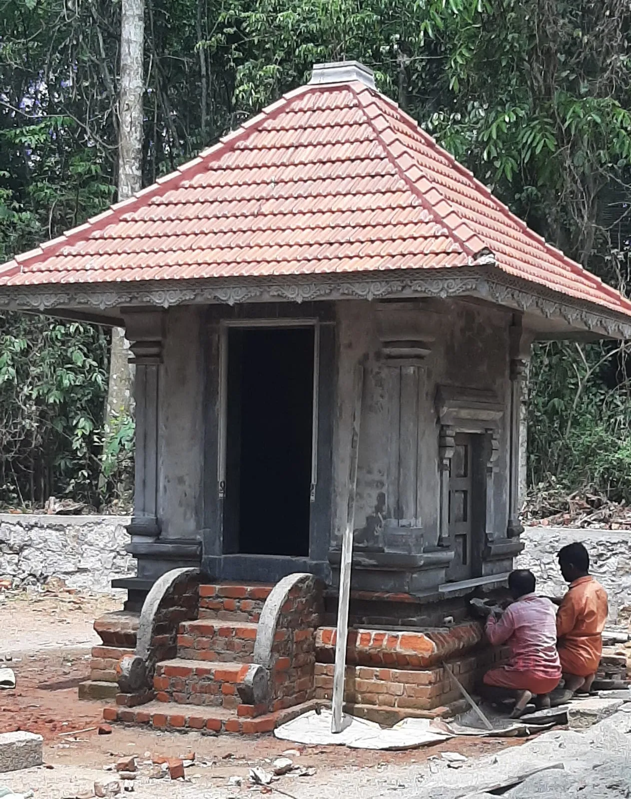 ക്ഷേത്ര നിർമ്മാണ ദൃശ്യം — ഏപ്രിൽ 2026