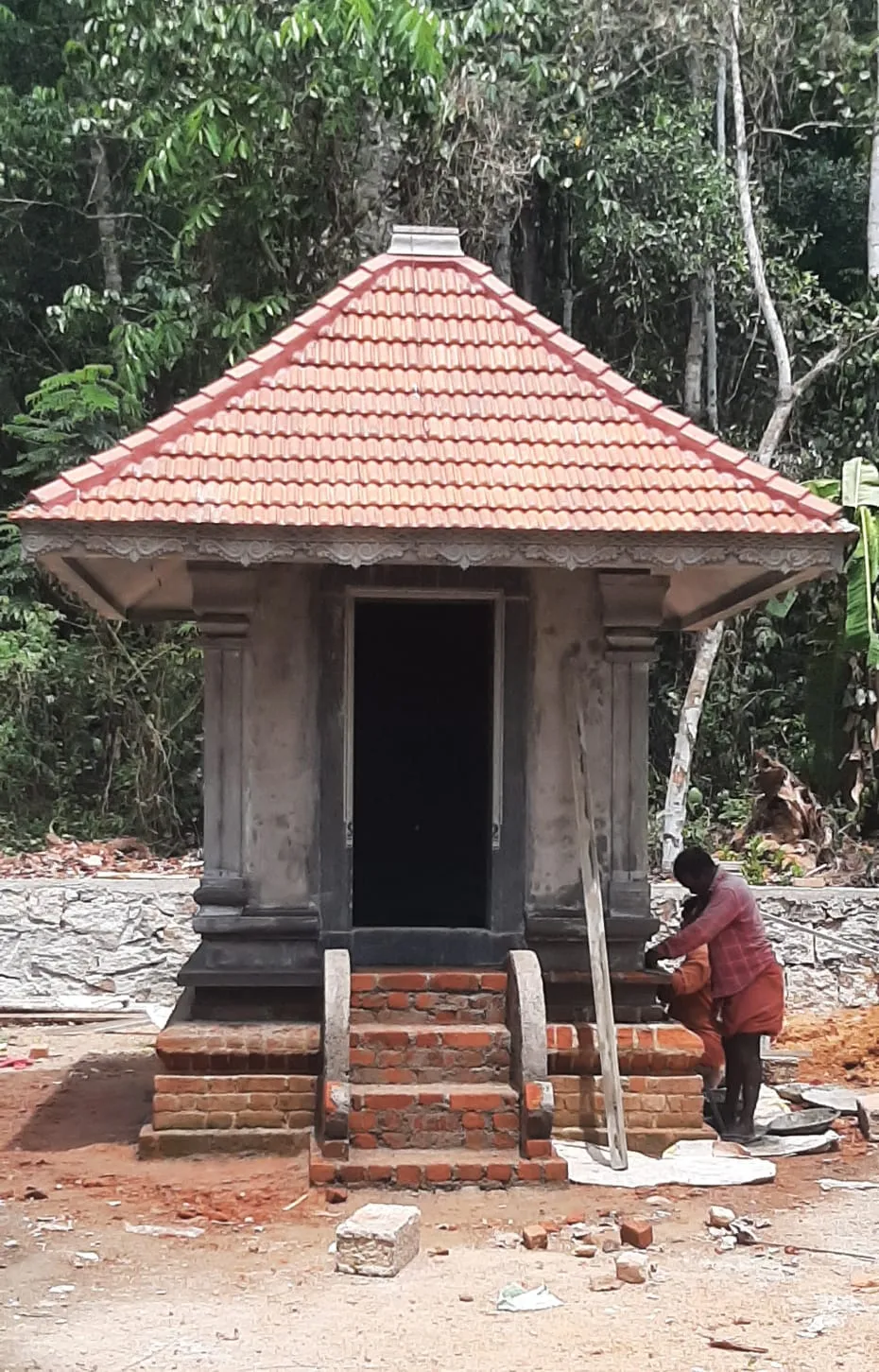 ക്ഷേത്ര നിർമ്മാണ ദൃശ്യം — ഏപ്രിൽ 2026